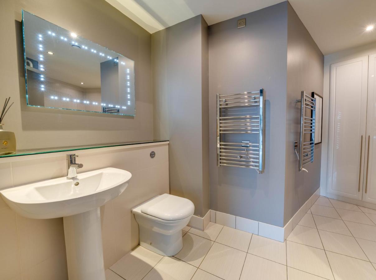 Tallest Building In The City Centre Sleeps 5 Incredible City Mountain And Lagan Views Belfast Exteriör bild
