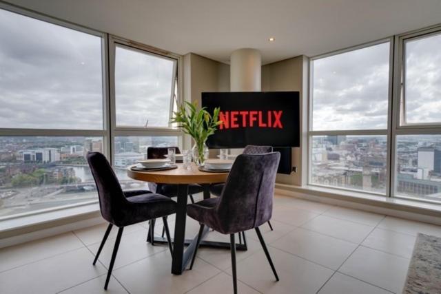 Tallest Building In The City Centre Sleeps 5 Incredible City Mountain And Lagan Views Belfast Exteriör bild