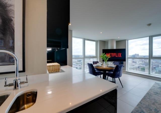 Tallest Building In The City Centre Sleeps 5 Incredible City Mountain And Lagan Views Belfast Exteriör bild